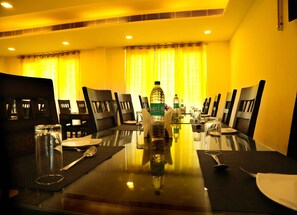 Restaurant - Queens Inn (Velankanni)