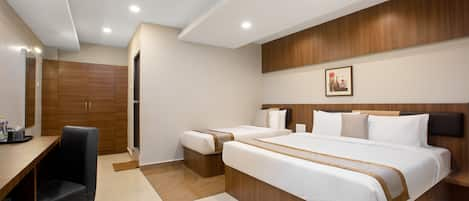 Kamar Triple Premium, Beberapa Tempat Tidur, Bebas Asap Rokok, lemari es | Busa memori, minibar, dan brankas