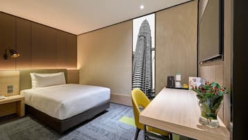 Solo Plus Room(6 hours, Room Only) (Day Use Between 9.00 AM to 6.00 PM) | Luxe beddengoed, een bureau, gratis wifi
