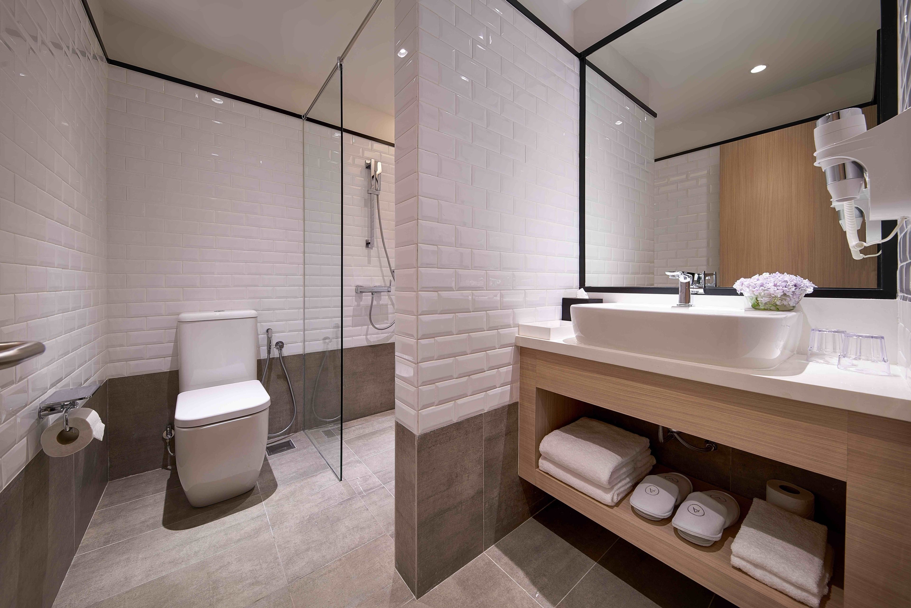 shower, rainfall showerhead, free toiletries, hair dryer