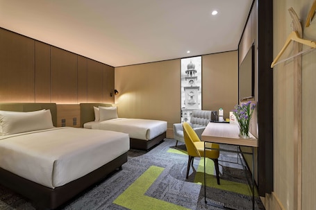 Premium bedding, desk, free WiFi