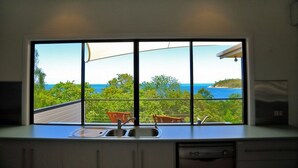 House, 3 Bedrooms | Private kitchen | Coffee/tea maker, full-size fridge, microwave, oven