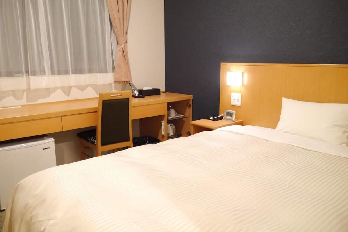 desk, laptop workspace, iron/ironing board, free wifi