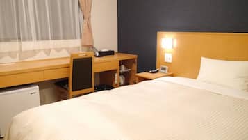 Desk, laptop workspace, iron/ironing board, free WiFi