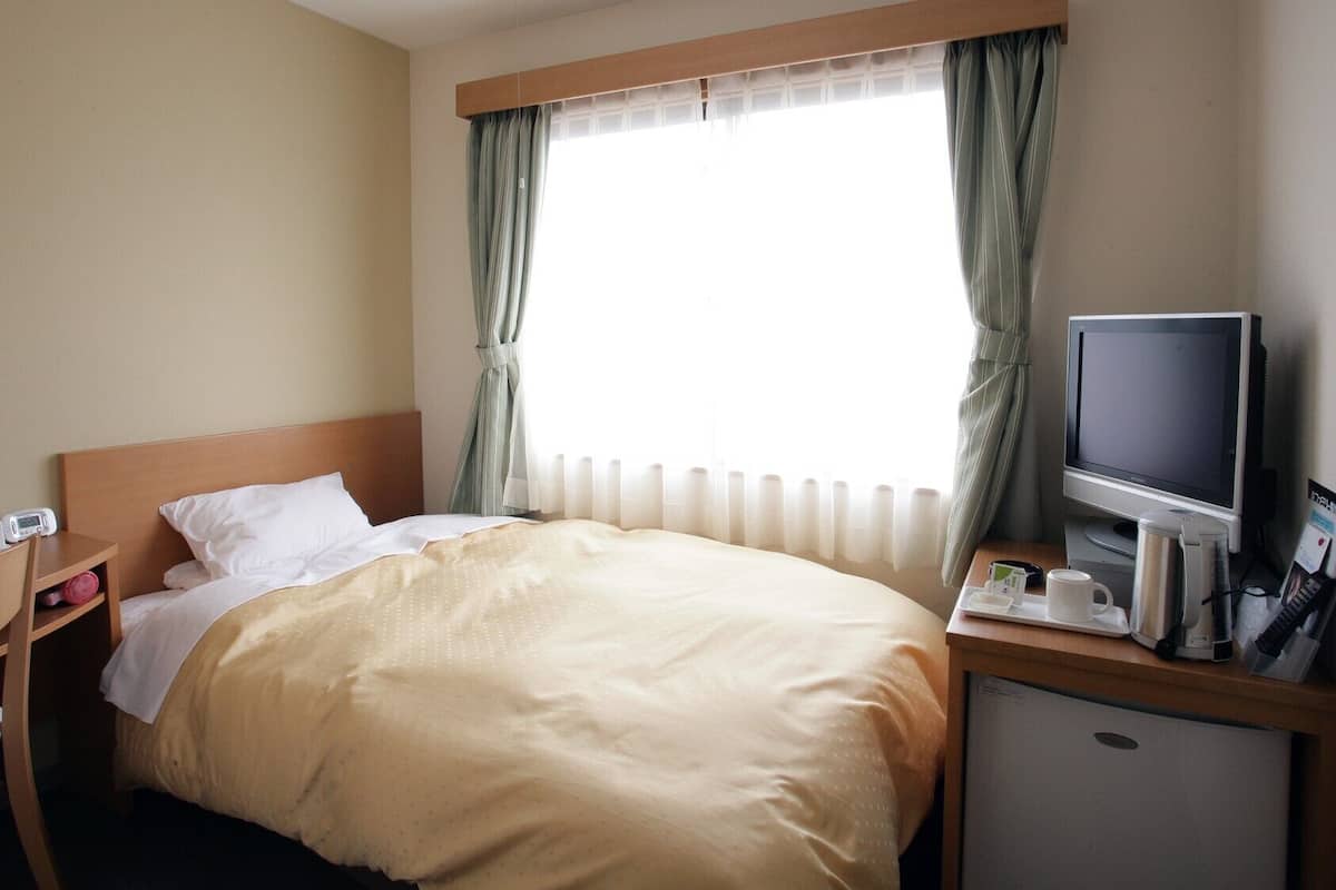 Desk, laptop workspace, iron/ironing board, free WiFi