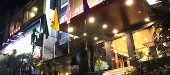 TGI Apple Inn