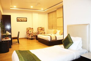 Phòng Suite | Bộ đồ giường cao cấp, két bảo mật tại phòng, bàn, phòng cách âm