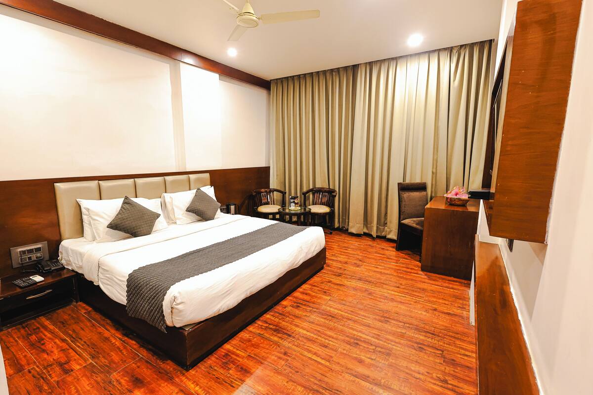 Luxury Room | Premium bedding, in-room safe, desk, soundproofing