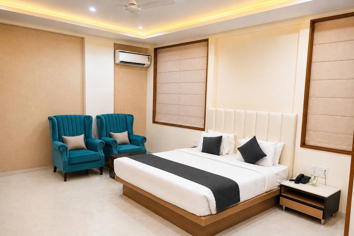 Suite | Premium bedding, in-room safe, desk, soundproofing