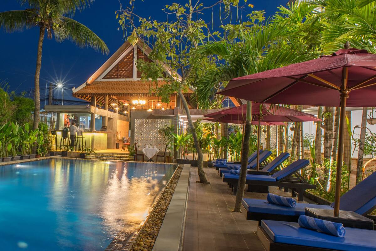 Deluxe Pool View with Balcony-Free Pickup | Living area | Flat-screen TV