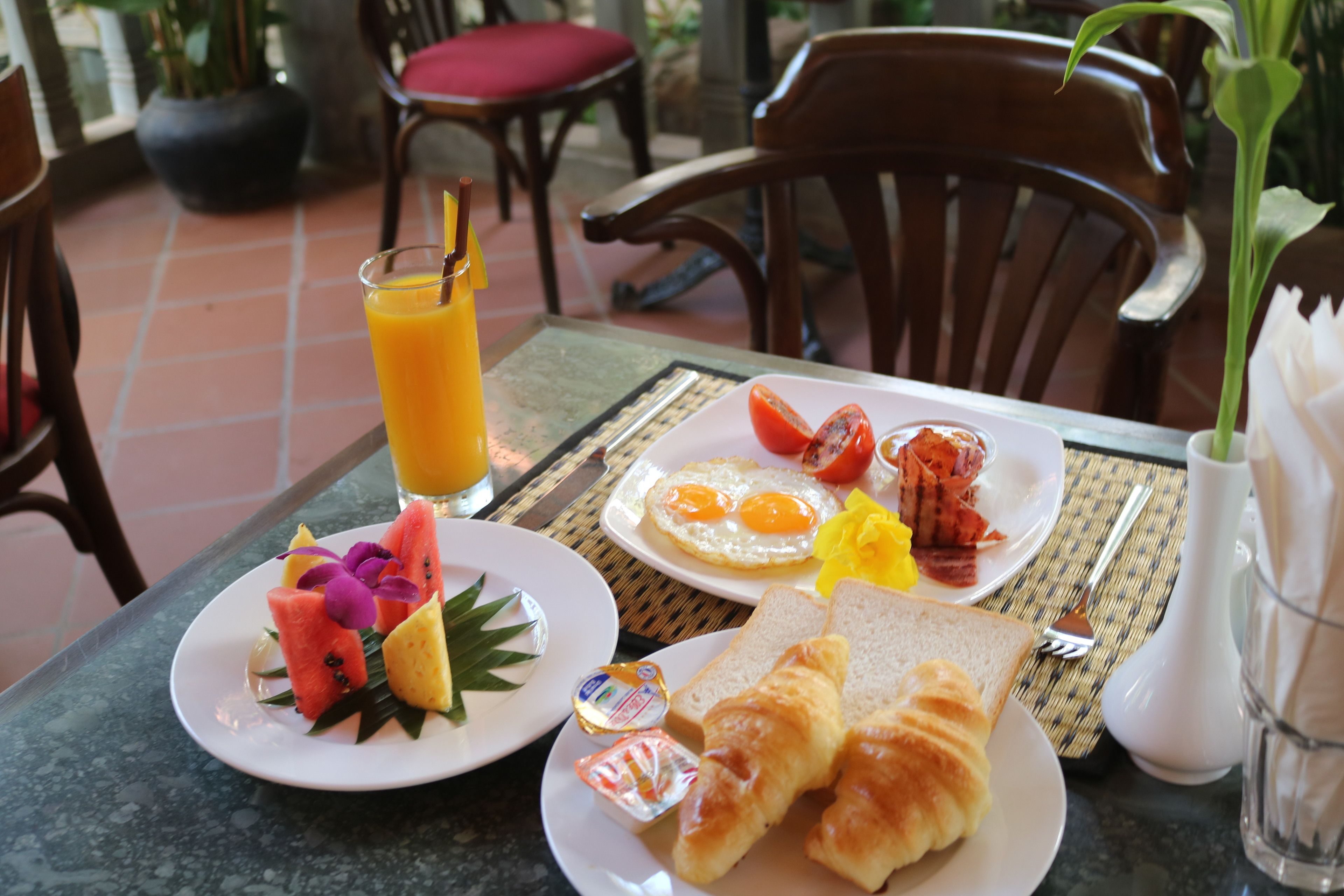 free daily english breakfast