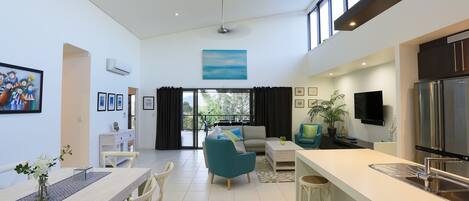 Rumah, 4 kamar tidur | Area keluarga | TV layar datar