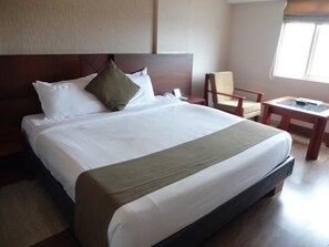 Standard Room | Premium bedding, minibar, in-room safe, desk