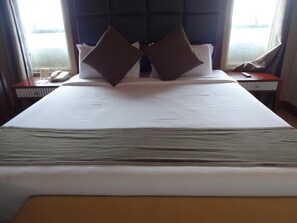 Standard Room | Premium bedding, minibar, in-room safe, desk