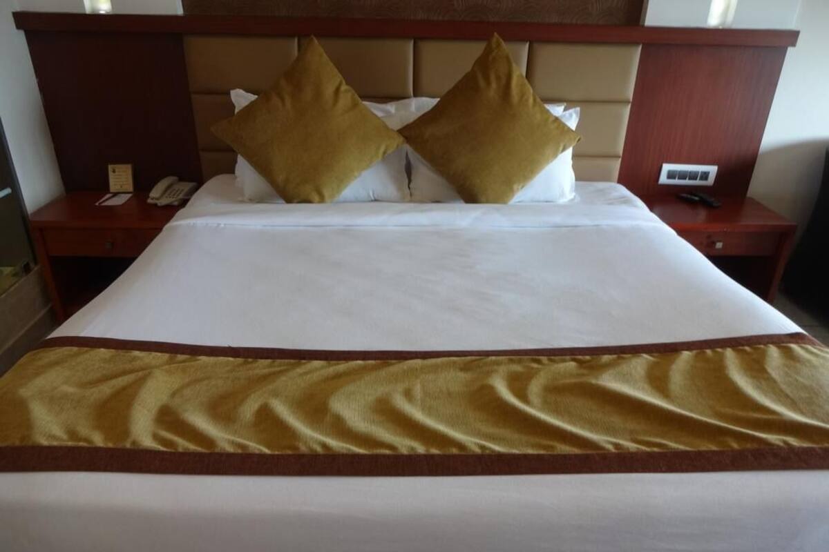 Roupas de cama premium, frigobar, cofres nos quartos, escrivaninha