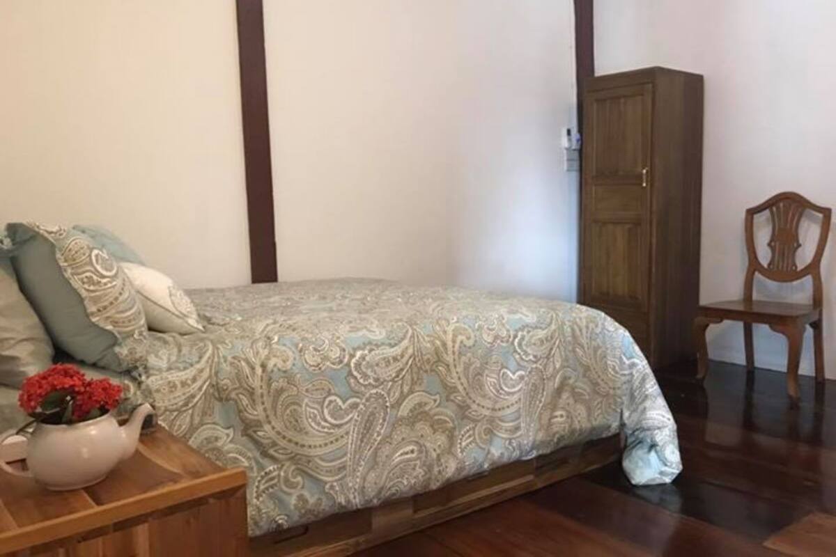 Egyptian cotton sheets, premium bedding, free WiFi, bed sheets
