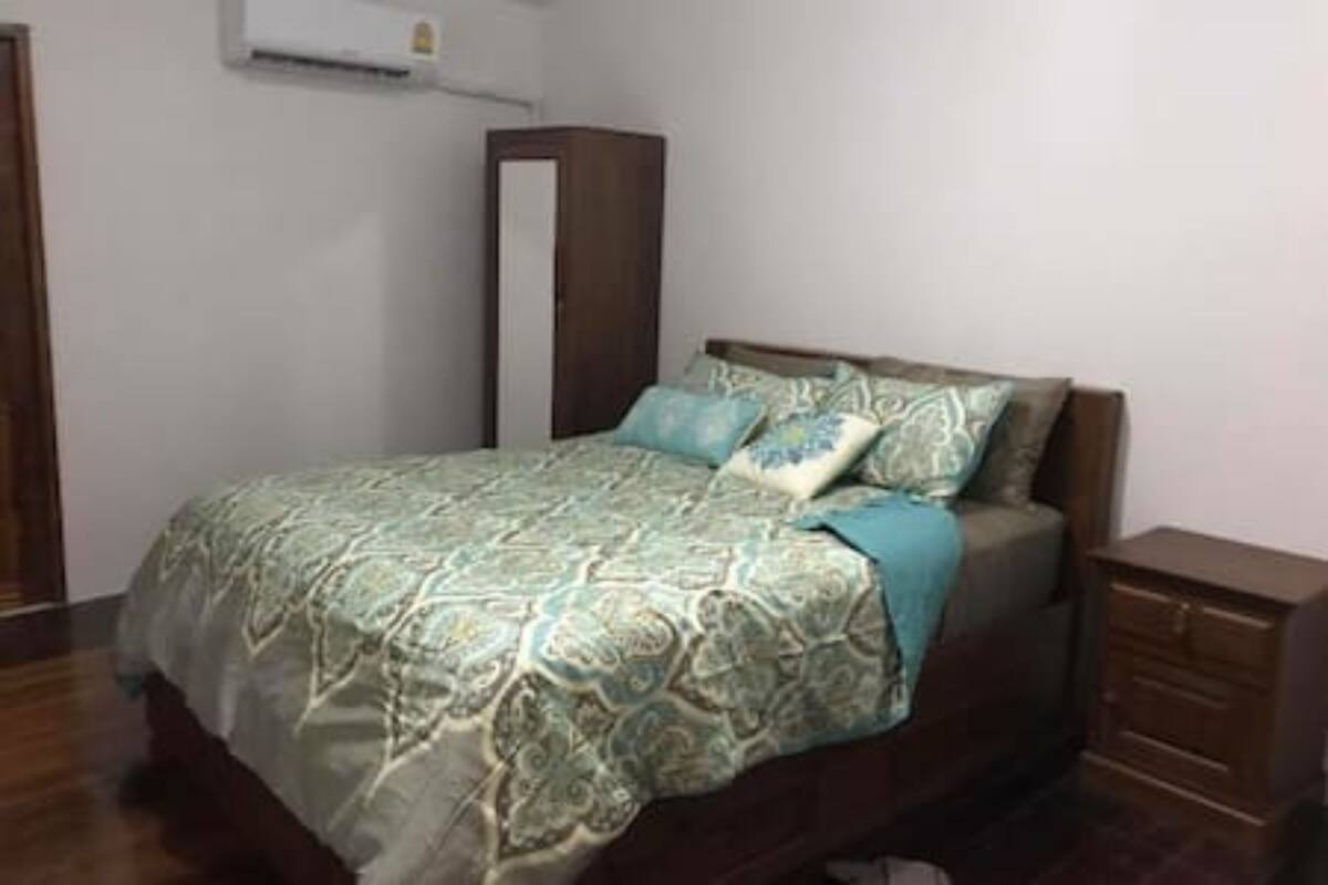 Egyptian cotton sheets, premium bedding, free WiFi, bed sheets