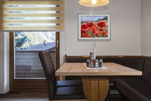 Apartamento (Schweikert) | Opções para refeição no quarto