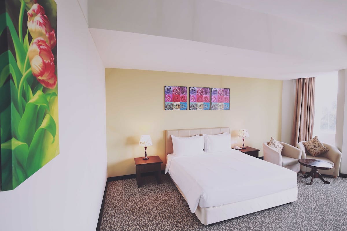 Deluxe Double Room | Desk, iron/ironing board, free WiFi
