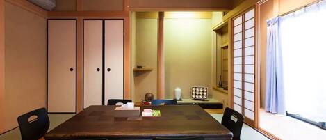 House | In-room dining