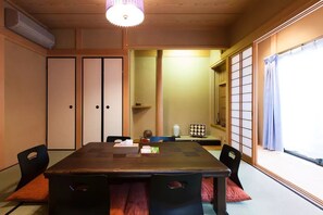 House | In-room dining