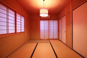 하우스 | 4 개의 침실, 오리/거위털 이불, 각각 다른 스타일의 인테리어, 노트북 작업 공간