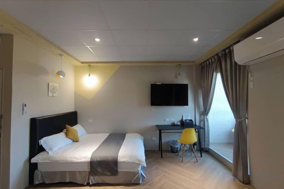 Desk, blackout curtains, free WiFi, bed sheets