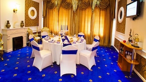 2 restaurants; breakfast, lunch, and dinner served - Puma Imperial Hotel (Ulaanbaatar)