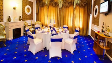 2 Restaurants; Frühstück, Mittagessen und Abendessen werden serviert
