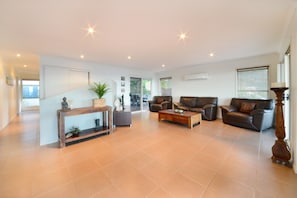 Maison, 3 chambres | Coin séjour