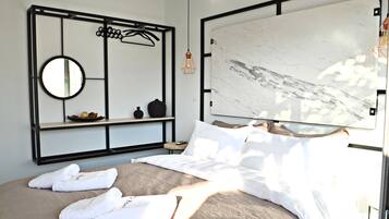 Deluxe Suite, Terrace (Gold) | Premium bedding, individually decorated, individually furnished, desk