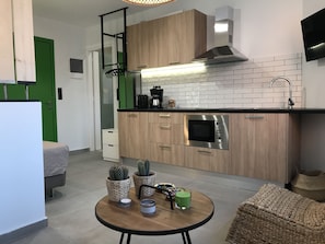 Dapur pribadi | Lemari es, microwave, kompor, dan mesin espresso