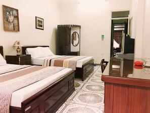Family Room | Minibar, desk, soundproofing, free WiFi - Hai Trang Hotel (Ha Long)