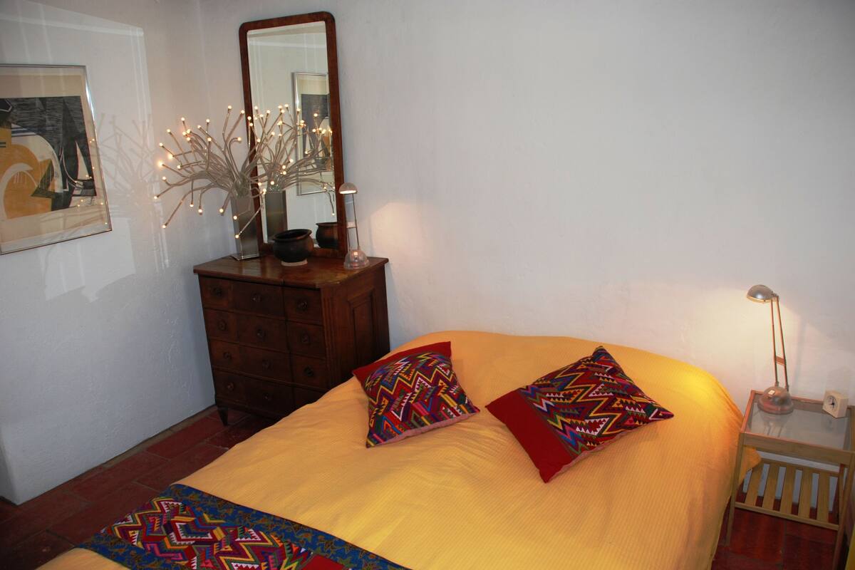 Romantic Apartment (PANORAMICA) | Minibar, individually decorated, individually furnished, desk