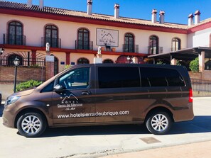 Airport shuttle - Hotel Sierra de Ubrique (Ubrique)