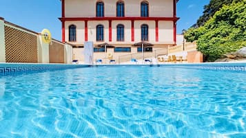 Seasonal outdoor pool, pool umbrellas, sun loungers