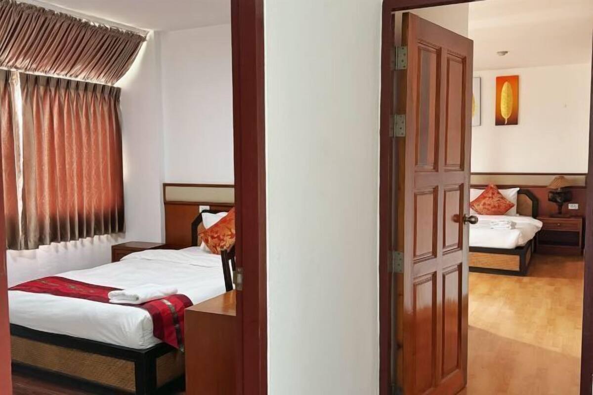 In-room safe, desk, laptop workspace, soundproofing