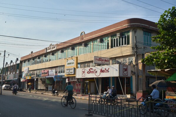 A building with multiple signs, including "Smile Hotel" and "Smile Hotel."