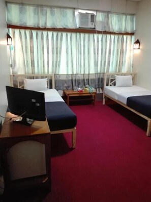 Minibar, caja fuerte, escritorio y wifi gratis