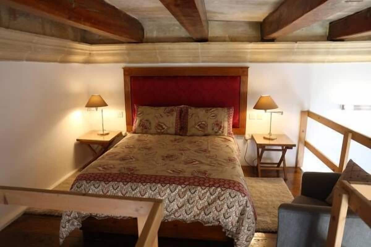 Comfort Apartment | 1 bedroom, desk, iron/ironing board, free cots/infant beds