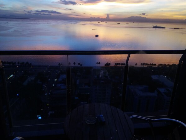 Basic Condo, 1 Bedroom, Smoking, Bay View | Balcony view - Manila Lee - Malate Bayview Mansion (Manila)