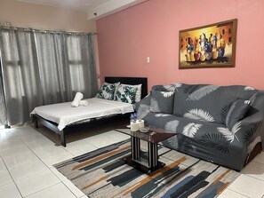 Basic Apartment, 1 King Bed, Balcony, City View | Living area - Manila Lee - Malate Bayview Mansion (Manila)