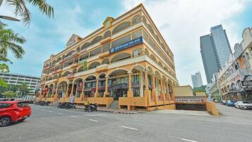 المنشأة من الخارج