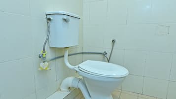 高級套房 | 浴室 | 淋浴設備、淋浴花灑、免費盥洗用品、坐浴桶