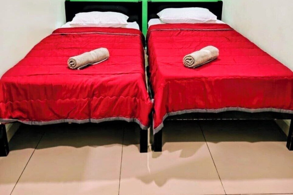 WiFi (free), bed sheets