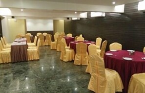 Reception hall - Hotel 24 Seven (Nashik)