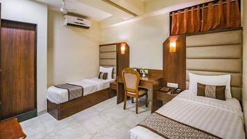 Golden Twin Room | Premium bedding, desk, blackout drapes, rollaway beds (surcharge)