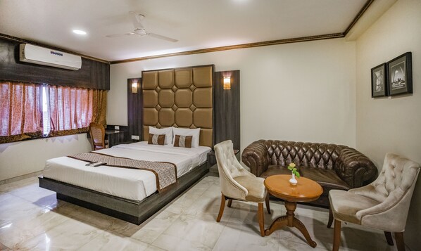 Presidential Suite | Premium bedding, individually decorated, individually furnished, desk - Hotel 24 Seven (Nashik)