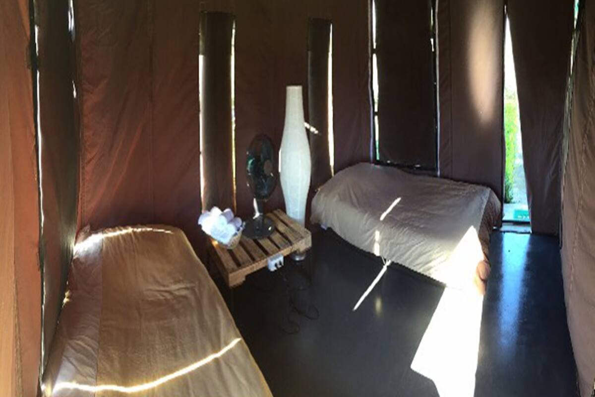 Tent House with Shared Bathroom | Camas supletorias