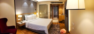 Executive Suite, 1 King Bed | Premium bedding, minibar, in-room safe, desk